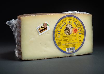 Medio queso manchego etiqueta azul